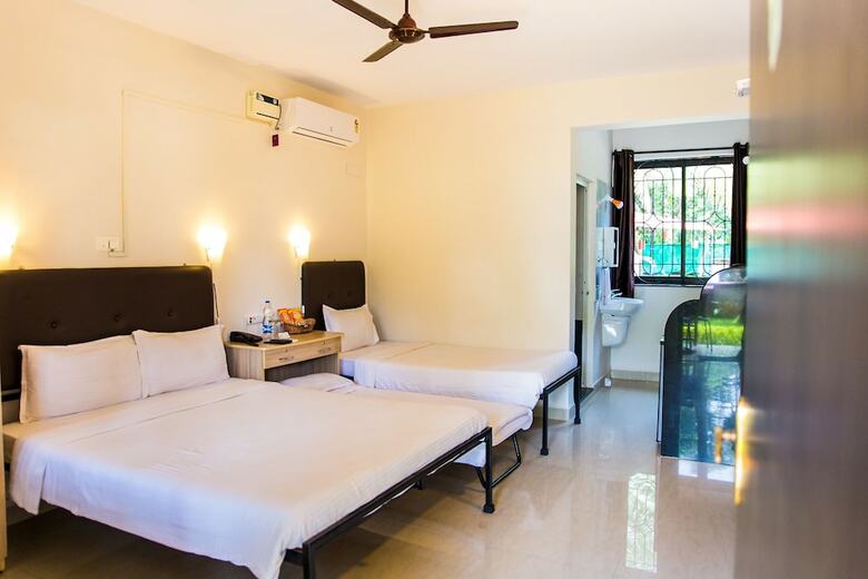 Hotel Lazy Frog Goa