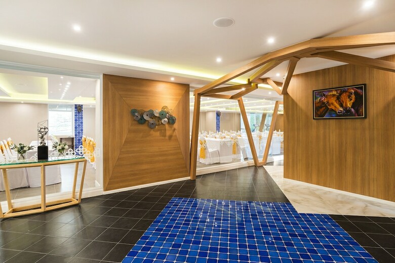 Zircon Hotel