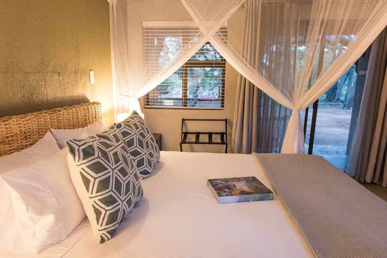 Bed & Breakfast Bushbaby River Lodge