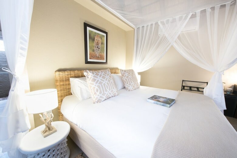 Bed & Breakfast Bushbaby River Lodge