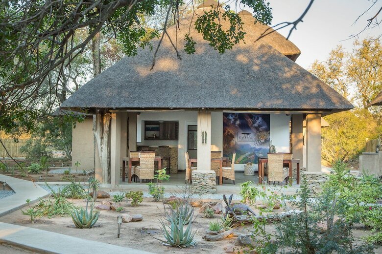 Bed & Breakfast Bushbaby River Lodge