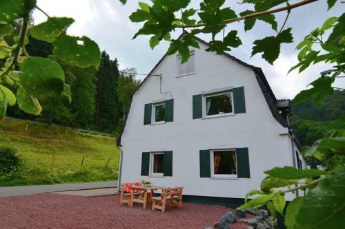 Elpe Apartments