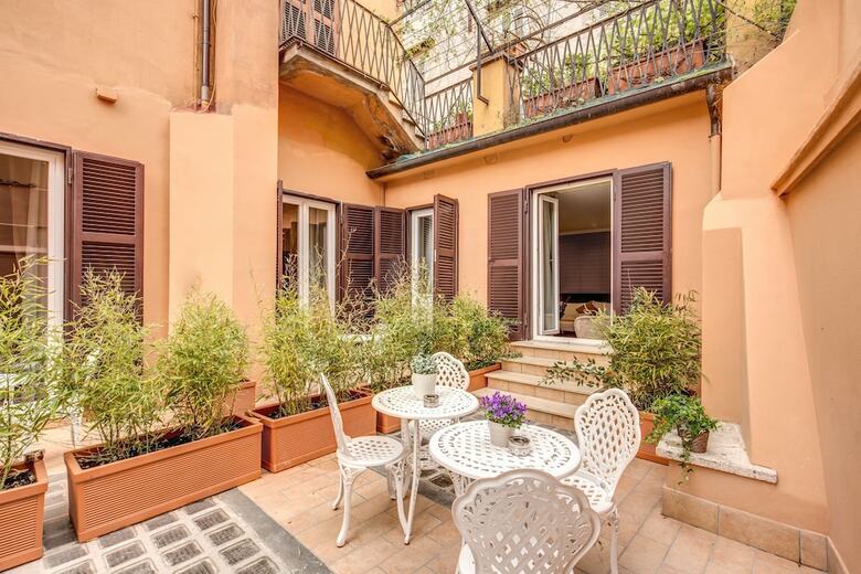 Charme Spagna Boutique Hotel