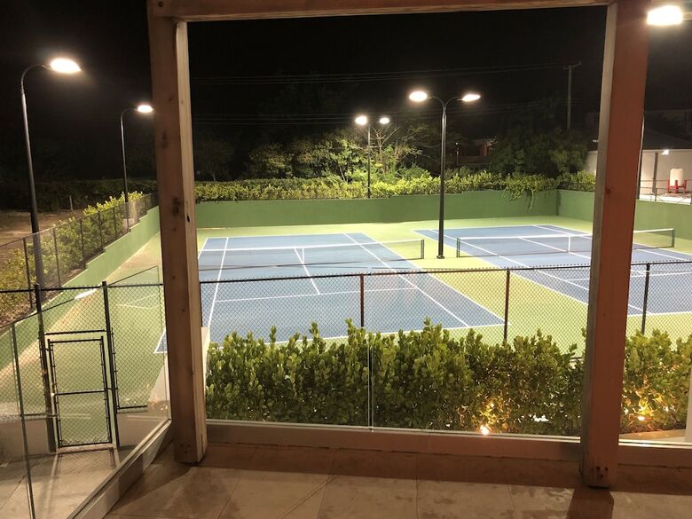 Hotel Hodges Bay Resort And Spa