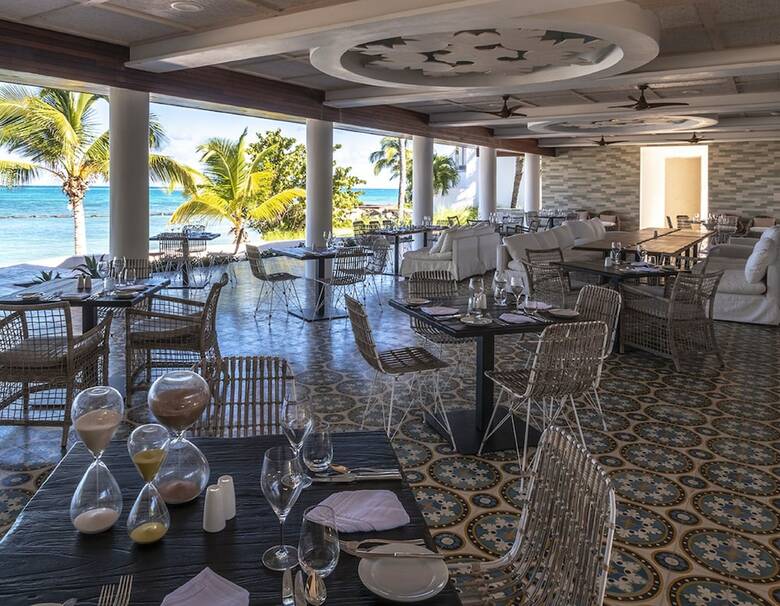 Hotel Hodges Bay Resort And Spa