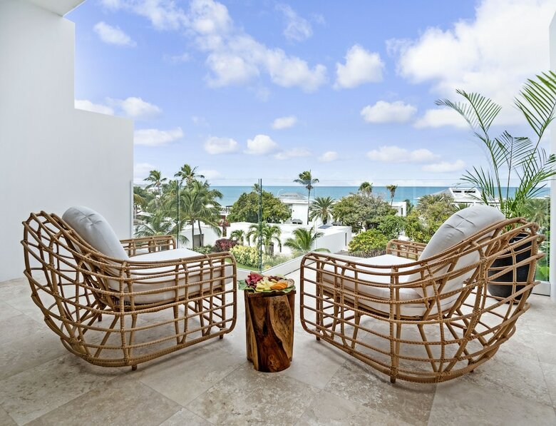Hotel Hodges Bay Resort And Spa
