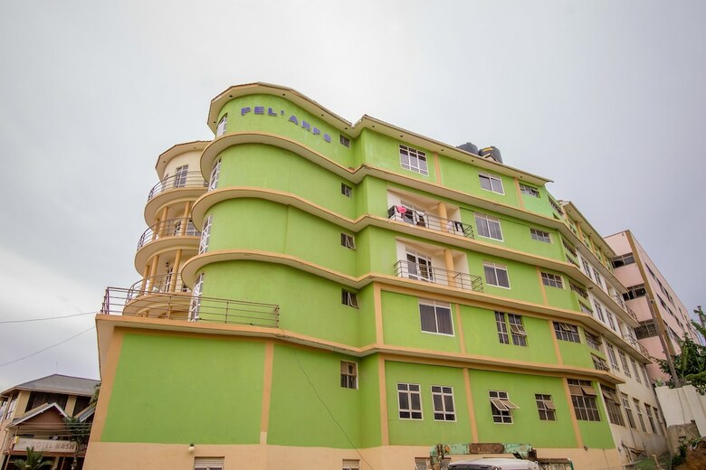 Pel'arps Hotel & Apartments