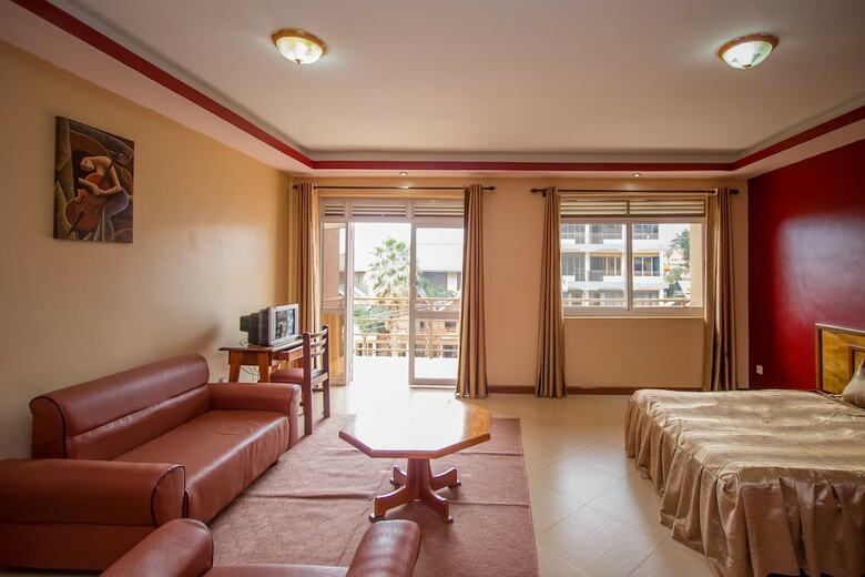Pel'arps Hotel & Apartments