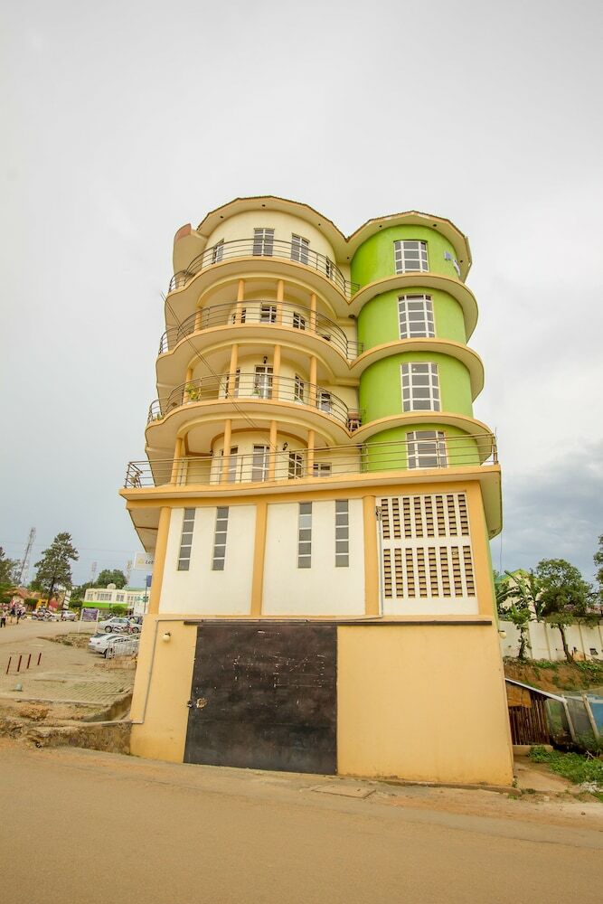 Pel'arps Hotel & Apartments