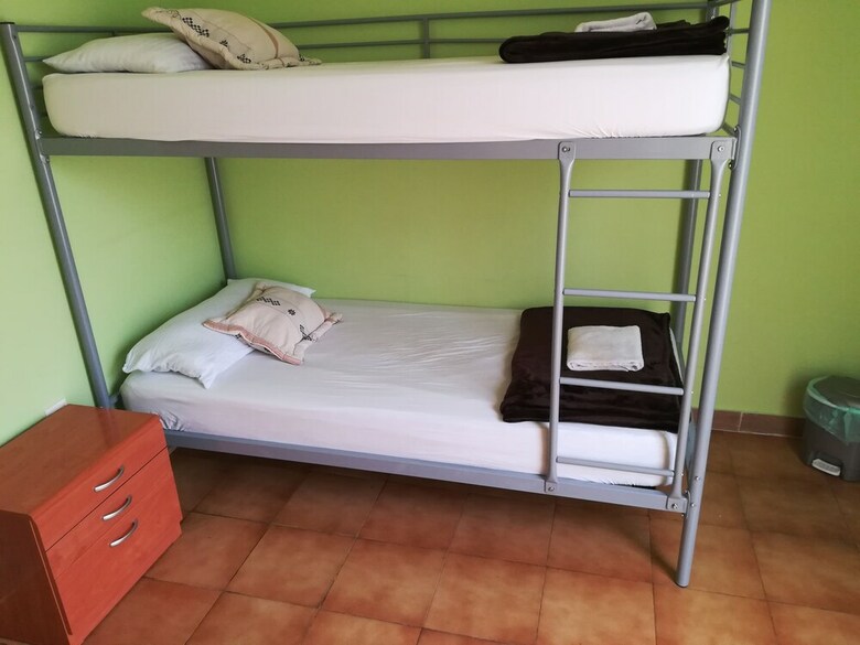 Hostal Albergue Barullo