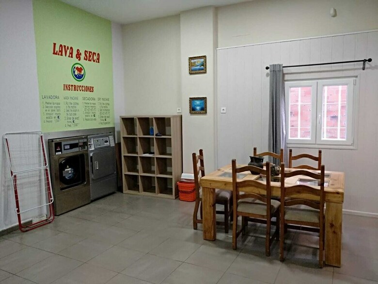 Hostal Albergue Barullo