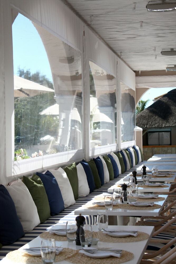Hotel Russells On The Port