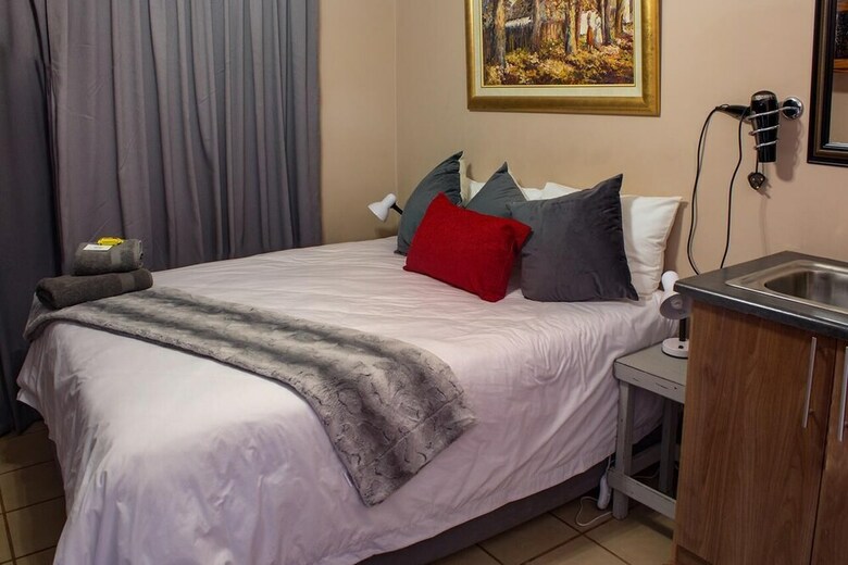 Hotel Melsetter Guest Room