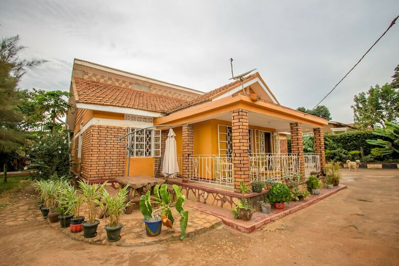 Hostal Ewaka Guesthouse And Backpackers - Hostel