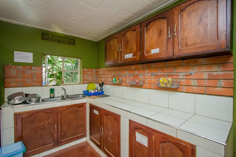 Hostal Ewaka Guesthouse And Backpackers - Hostel