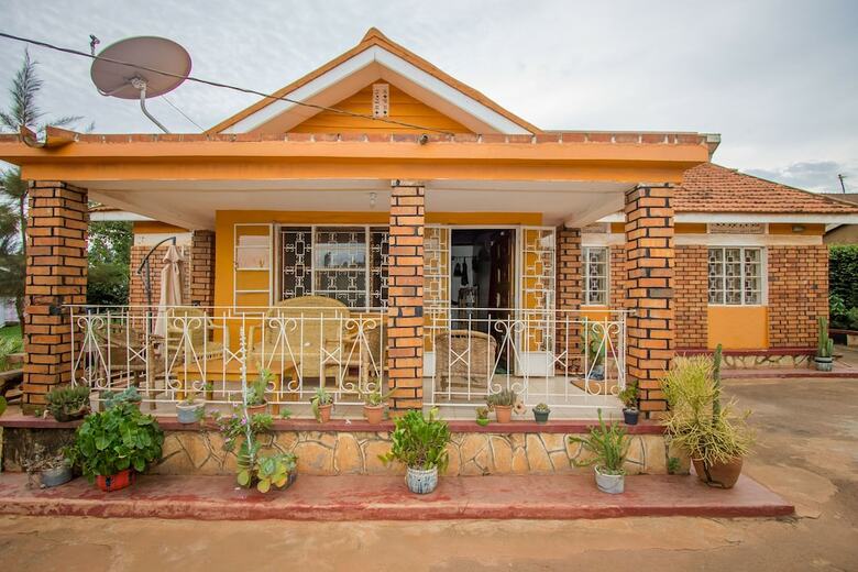 Hostal Ewaka Guesthouse And Backpackers - Hostel