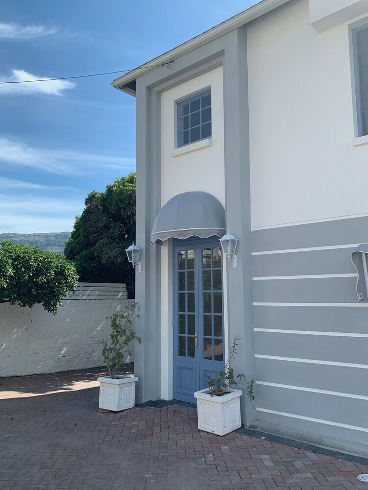 Hotel Sunny Cove Manor