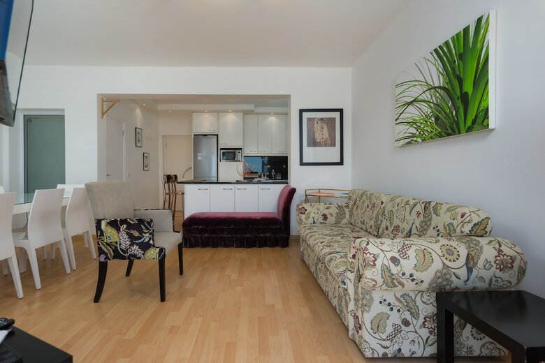 Apartamentos Caprice Court 7