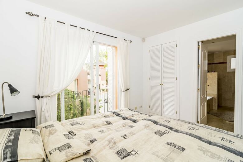Apartment Condes de Iza-cdi - Roomservice
