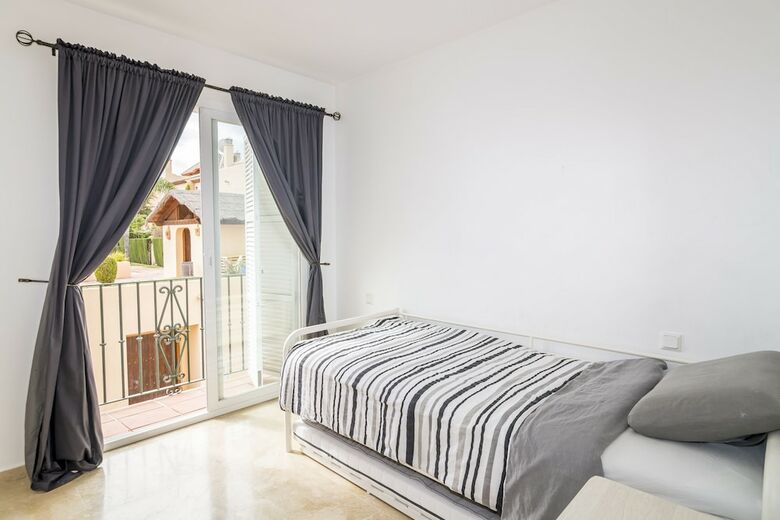 Apartment Condes de Iza-cdi - Roomservice