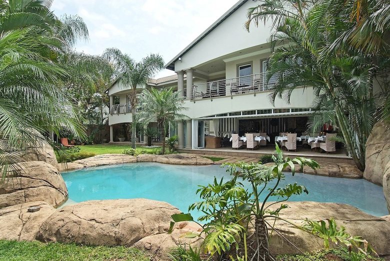 Hotel Ushaka Manor Guest House