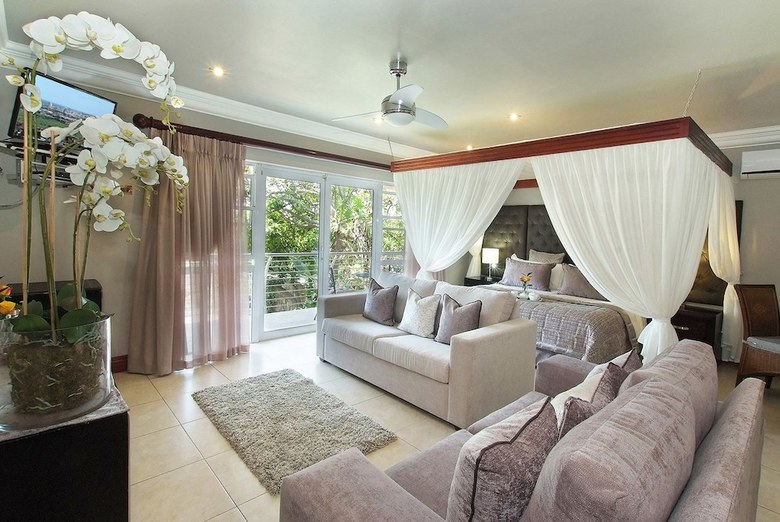 Hotel Ushaka Manor Guest House