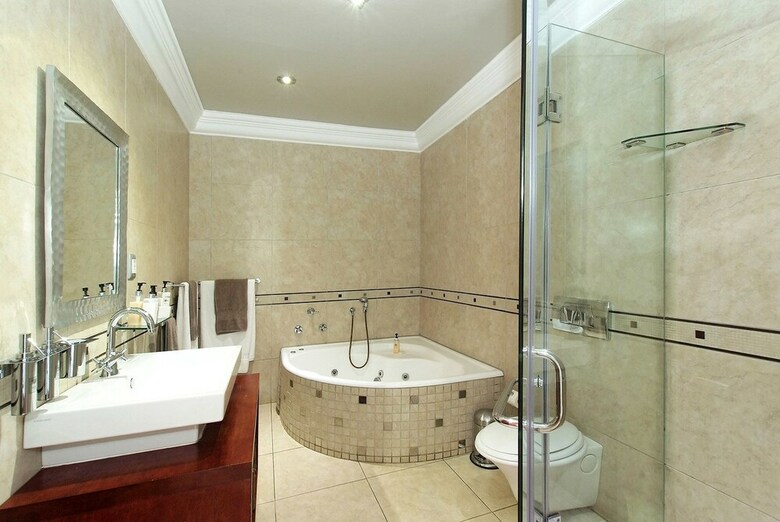Hotel Ushaka Manor Guest House