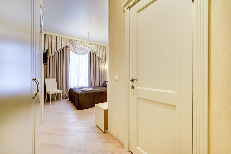 Hotel Guest Rooms At Marata 10