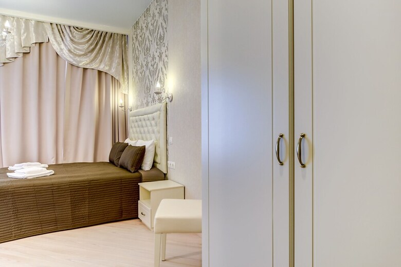 Hotel Guest Rooms At Marata 10