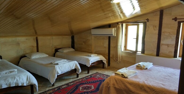 Hotel Shoestring Stone House