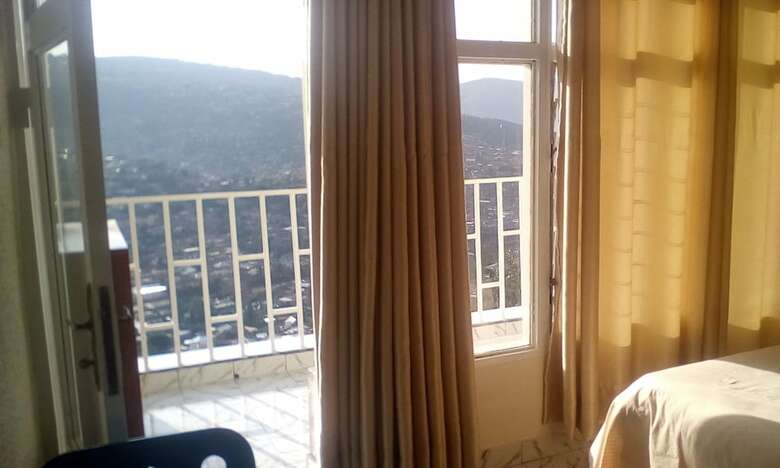 Eminence Hotel
