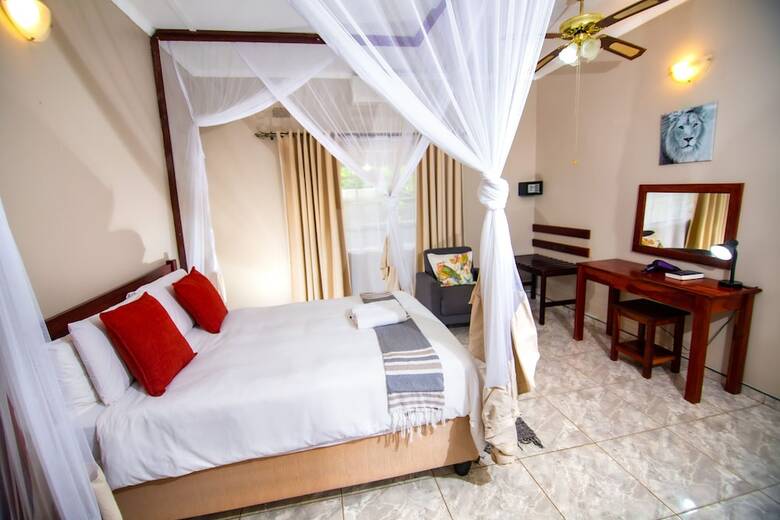 Hotel Dzimbahwe Guest Lodge