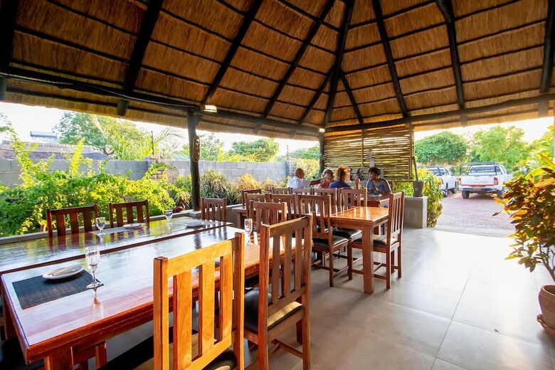 Hotel Dzimbahwe Guest Lodge