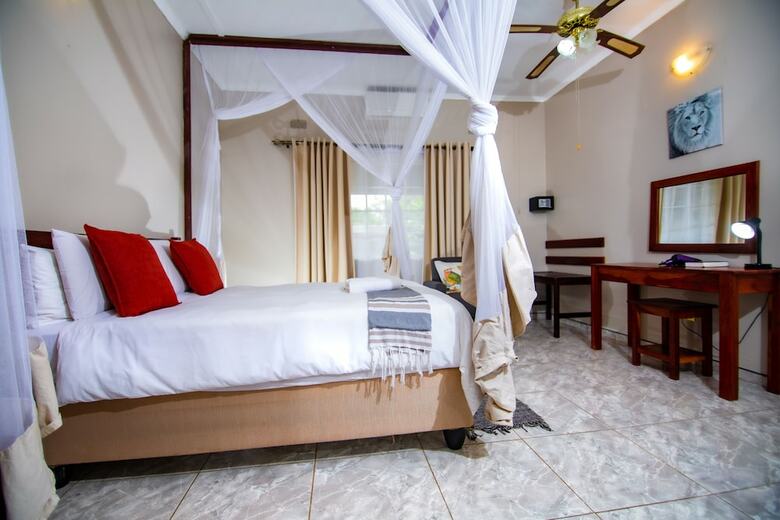 Hotel Dzimbahwe Guest Lodge