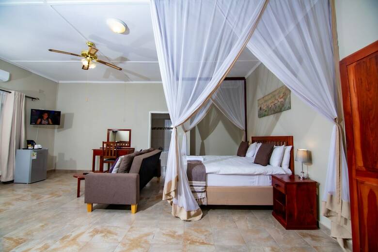 Hotel Dzimbahwe Guest Lodge