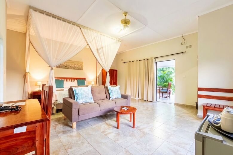 Hotel Dzimbahwe Guest Lodge