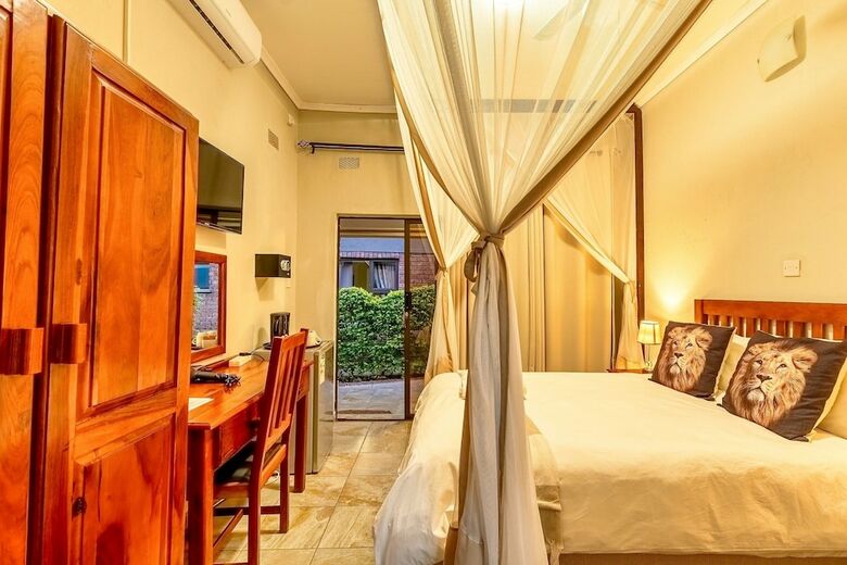 Hotel Dzimbahwe Guest Lodge