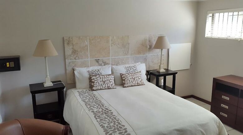 Hotel Crystalvilla Guesthouse - Adults Only
