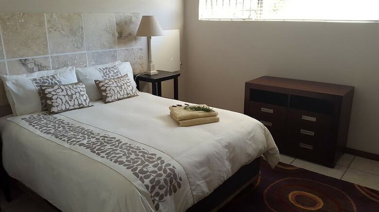 Hotel Crystalvilla Guesthouse - Adults Only