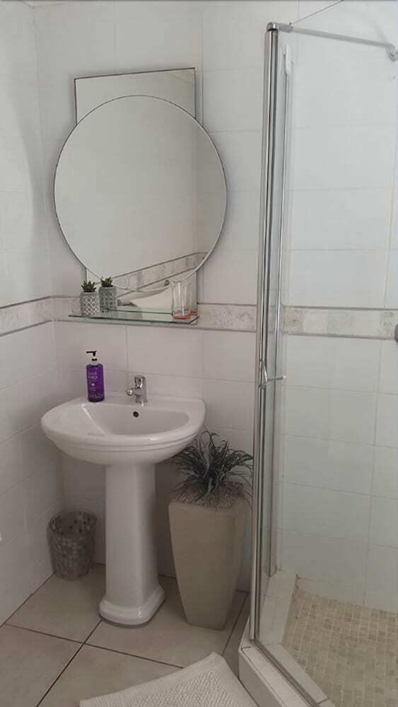 Hotel Crystalvilla Guesthouse - Adults Only