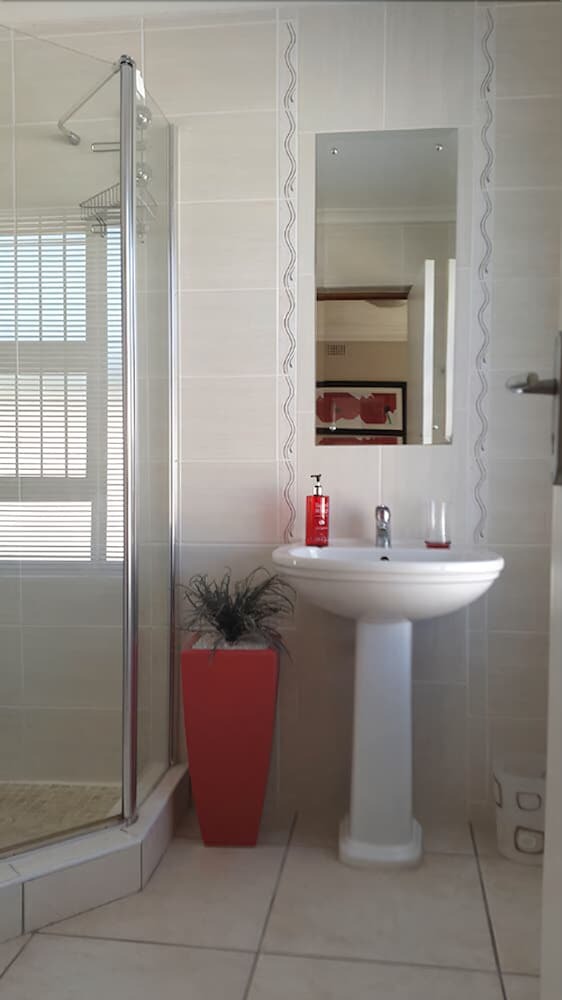 Hotel Crystalvilla Guesthouse - Adults Only