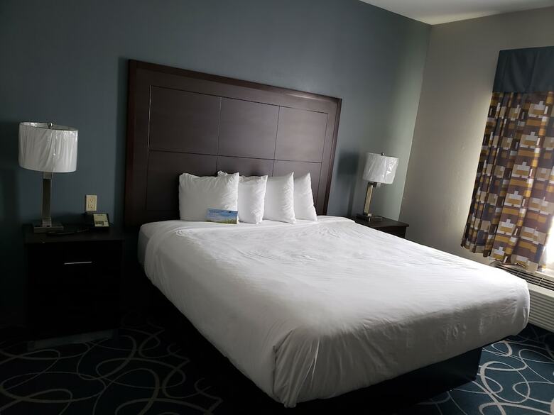 Hotel Days Inn & Suites By Wyndham Cleburne Tx