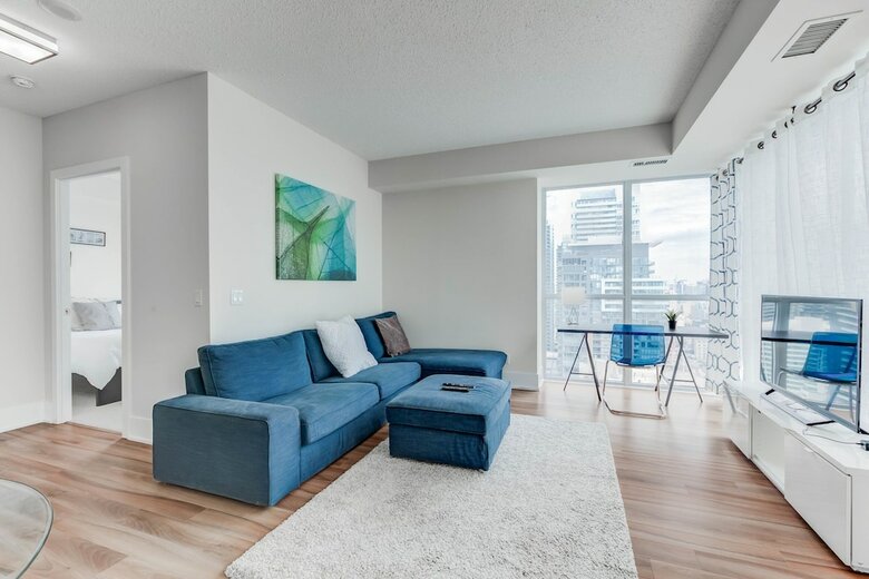 Noel Suites - John And Front St West