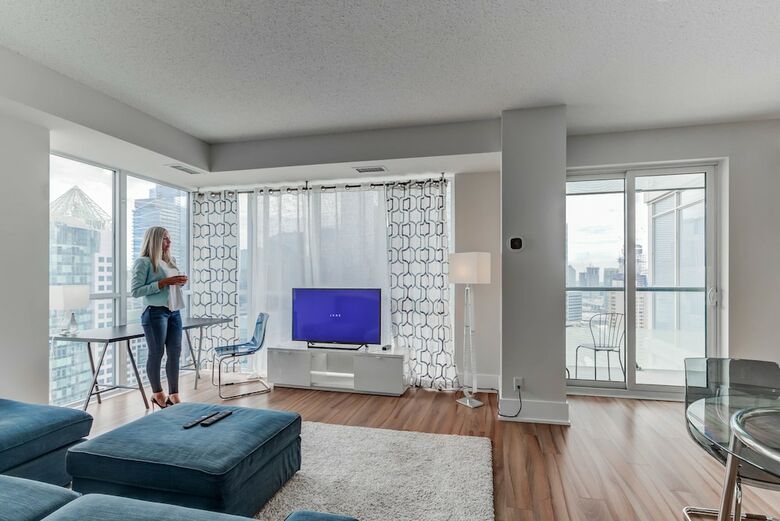 Noel Suites - John And Front St West