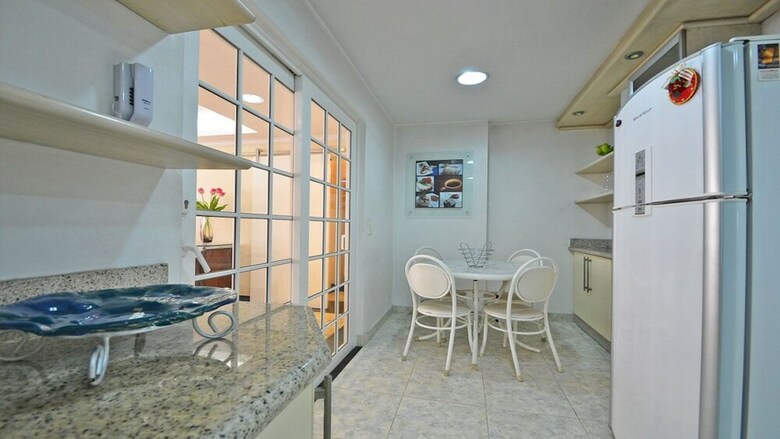 Mz Apartments Raul Pompeia