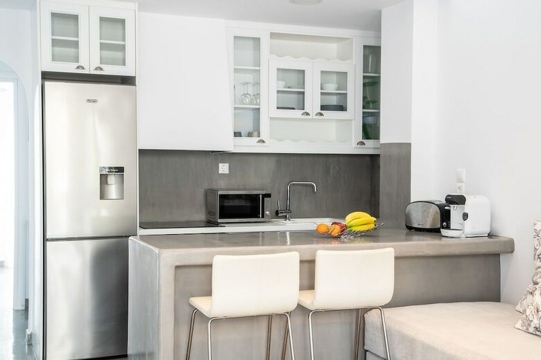 Anna's And Argy's Apartments