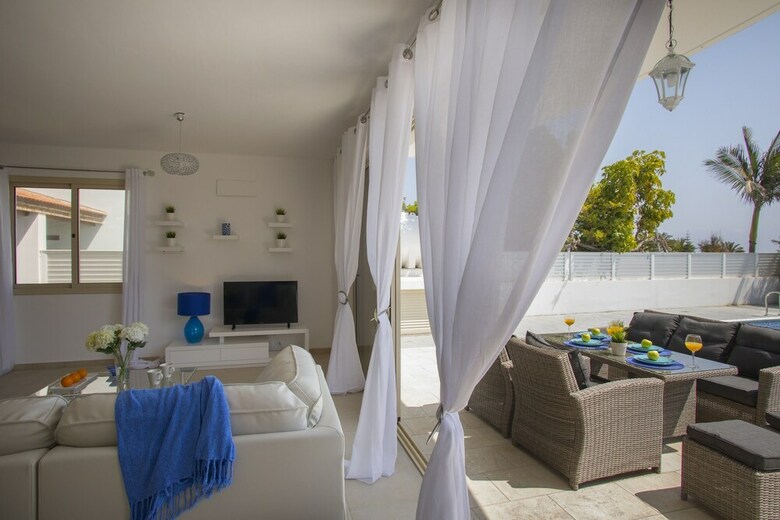Mazotos Villa Iris