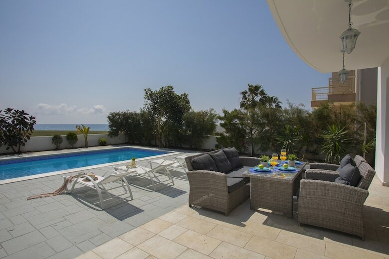 Mazotos Villa Iris