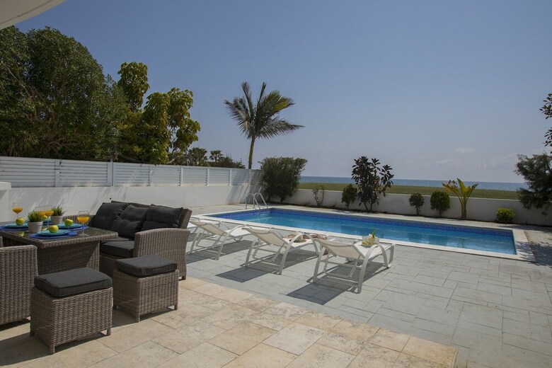 Mazotos Villa Iris