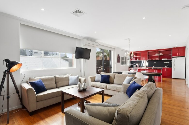 Manallack Apartments Olley